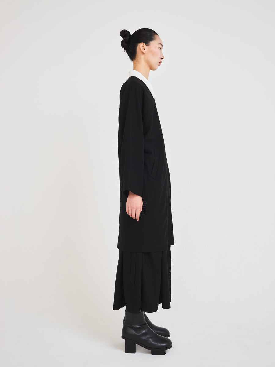 White collar long jacket