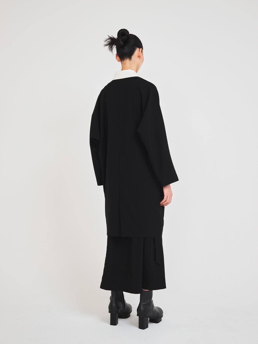 White collar long jacket